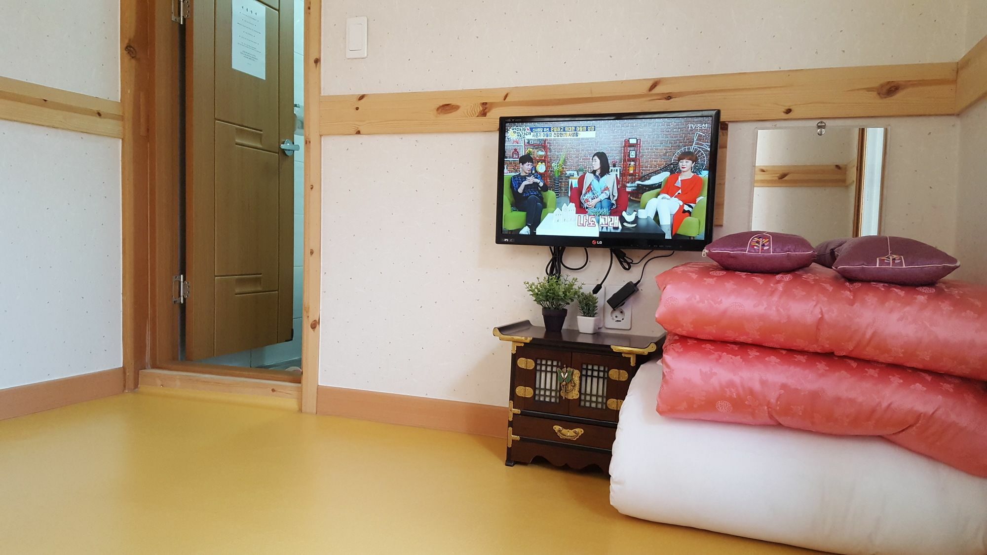 Beautiful House Hotel Чонджу Екстериор снимка
